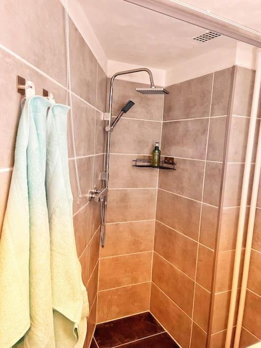 Apartment Naehe Flughafen Dus Düsseldorf Exteriör bild