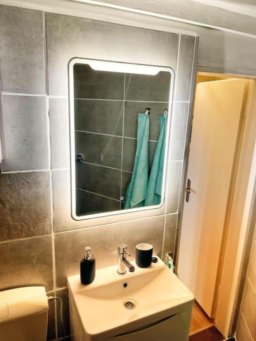 Apartment Naehe Flughafen Dus Düsseldorf Exteriör bild